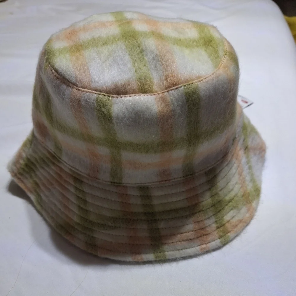 Jenni brand olive striped reversible fur bucket. NWT.